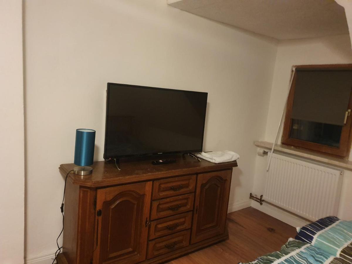Dachgeschosswohnung In Neumuenster 2 Zimmer Exterior foto